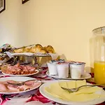 לינה וארוחת בוקר Sangaggio House