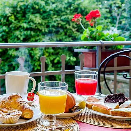 Couette-café Sangaggio House